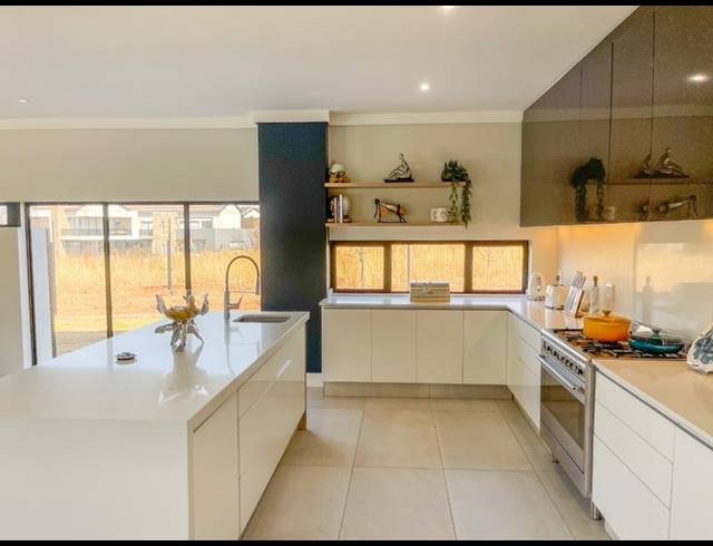 5 BEDROOM HOUSE FOR SALE IN MIDSTREAM ESTATE